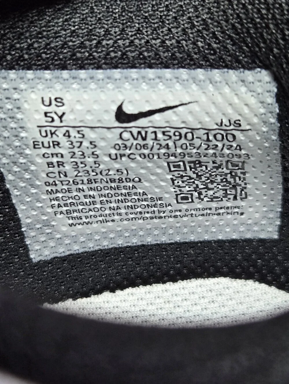 Nike Dunk Low GS Panda CW1590-100 Size 5Y / 6.5 Womens White Black Retro New